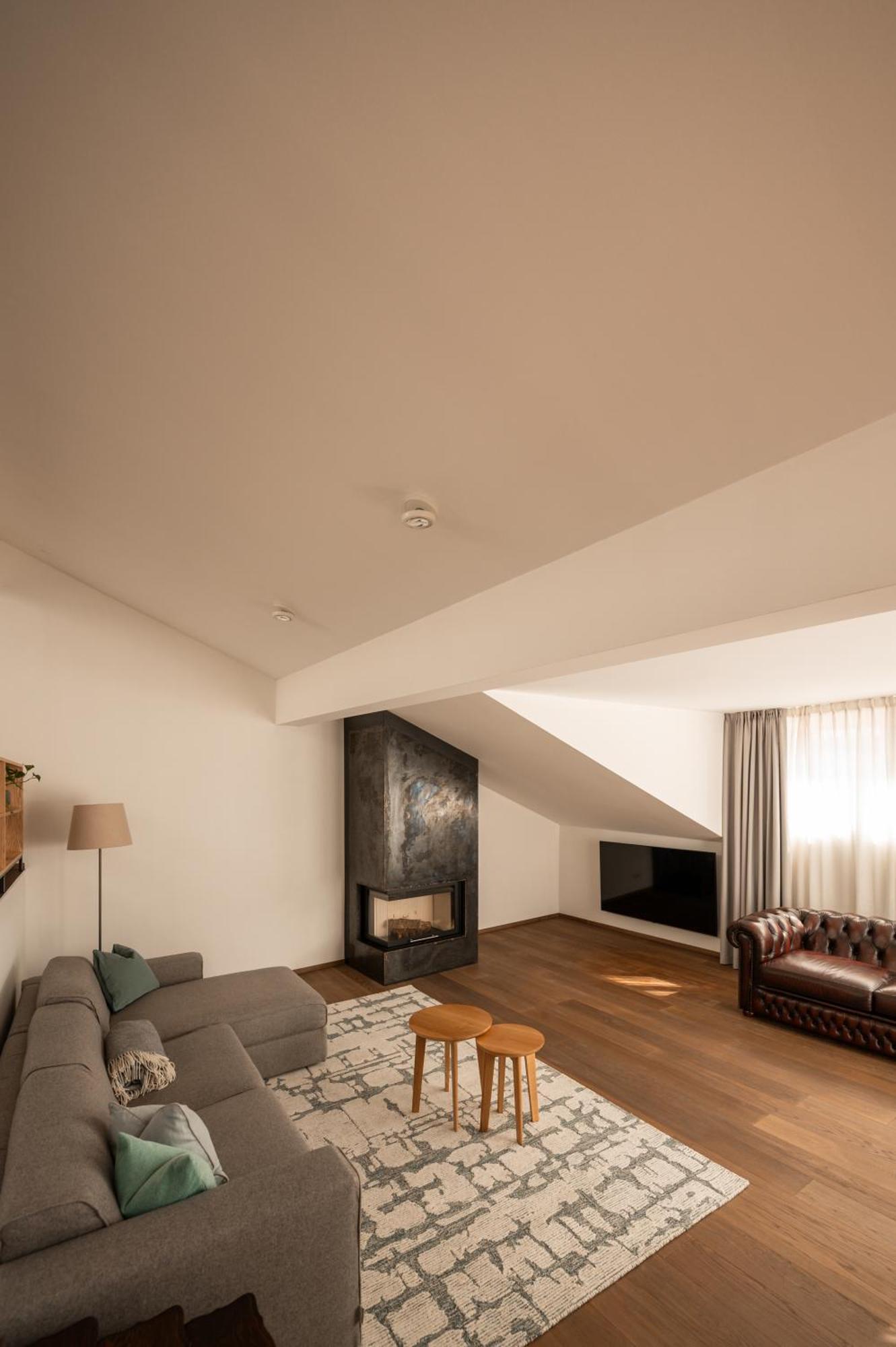 Kuntino Suites Мерано Стая снимка