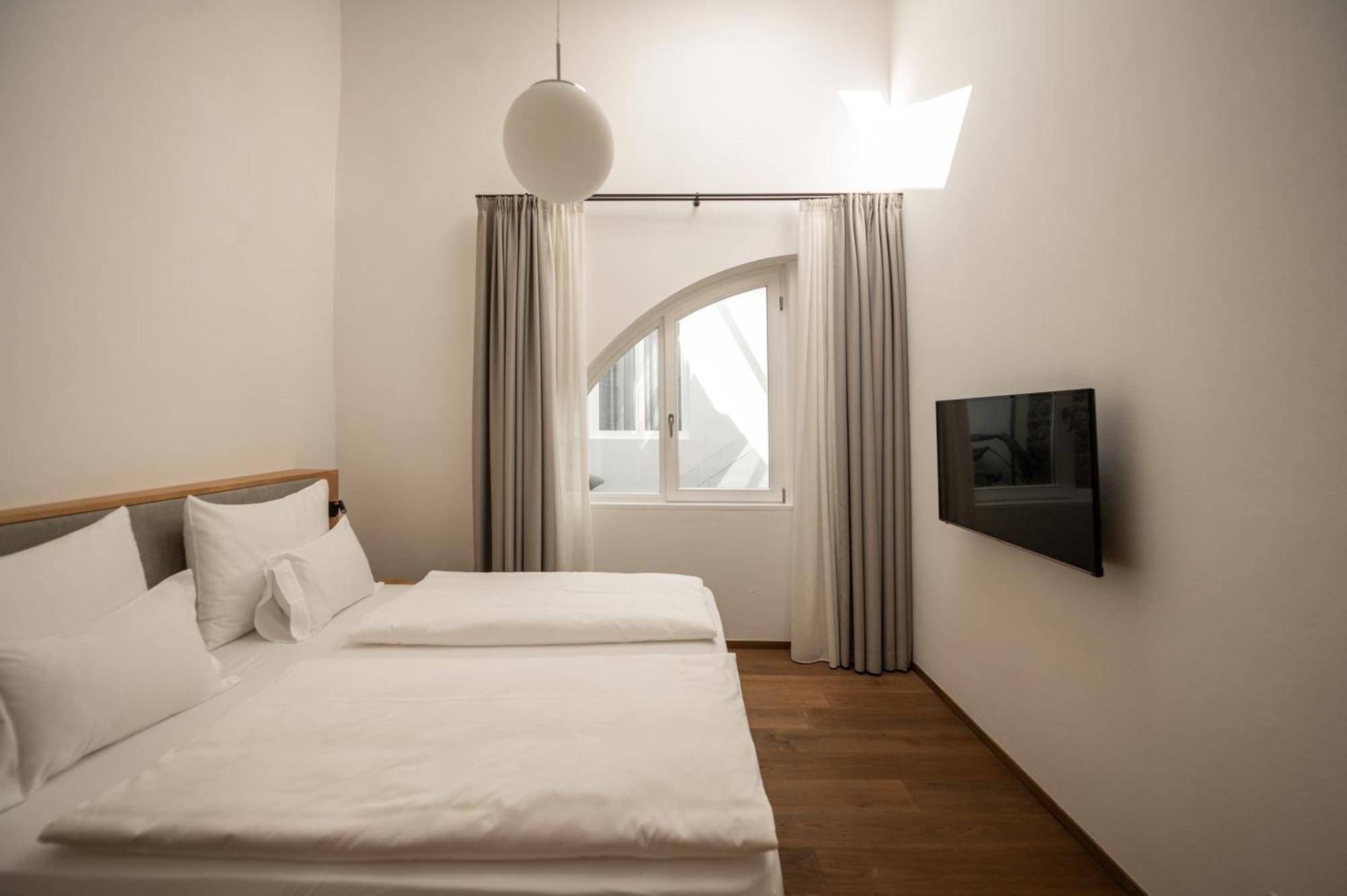 Kuntino Suites Мерано Стая снимка
