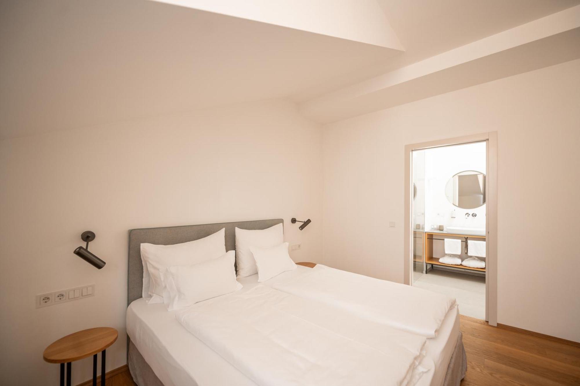 Kuntino Suites Мерано Стая снимка